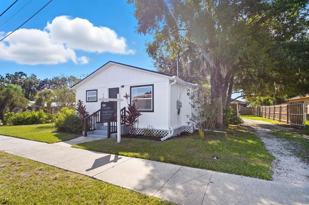 Photo of 105 S Maryland Avenue, Plant City, FL 33563 (MLS # TB8417152)