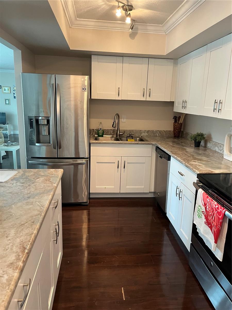 HARBOUR HOUSE CONDO - Residential
