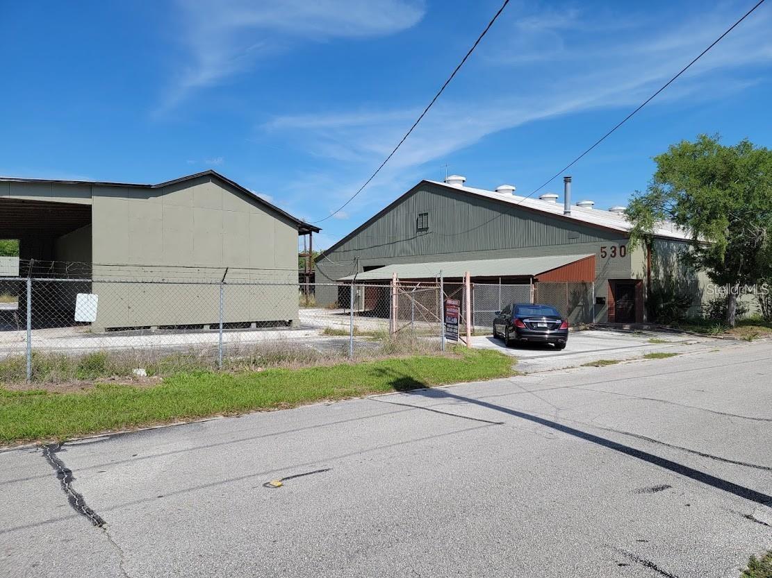 Large industrial warehouse office and fenced yard. Near downtown Ocala. Former lumber yard and perfect for many uses. Available for lease
January 2024