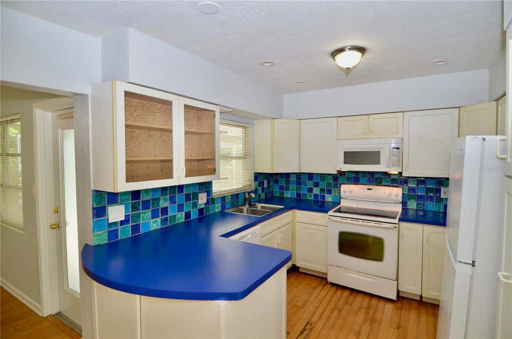 Photo of 3525 Iroquois Avenue, Sarasota, FL 34234 (MLS # A4699901)