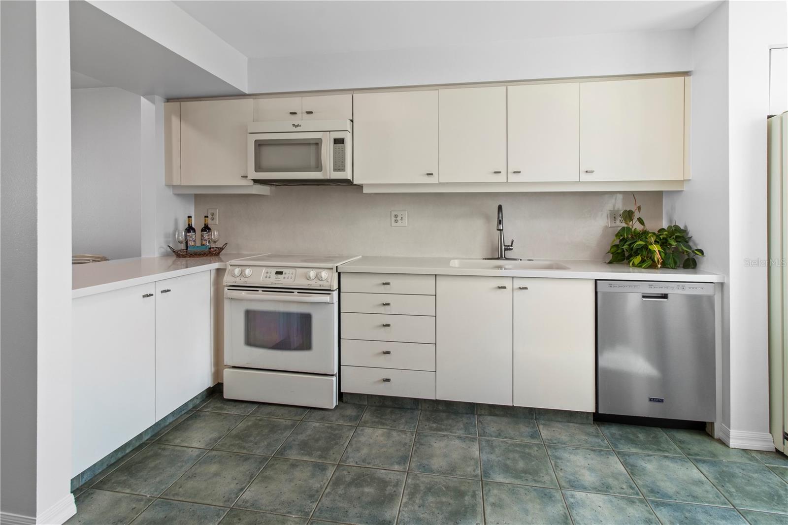 BAYPORT BCH & TEN PH F - Residential Lease