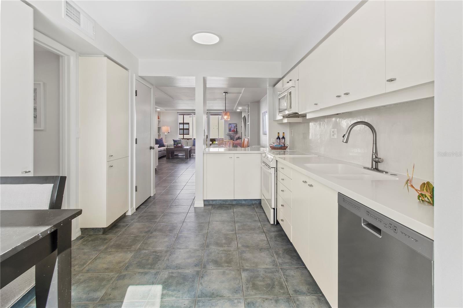 BAYPORT BCH & TEN PH F - Residential Lease