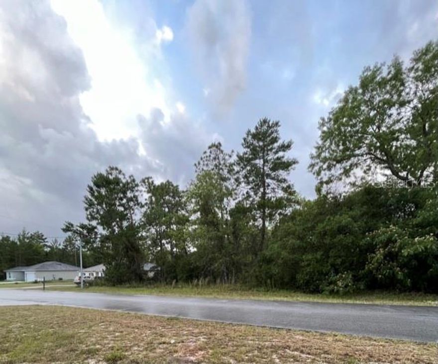 Deep quarter acre lot with some mature shade trees that will  add to the peace and beauty of your new home on this Marion Oaks lot.
Your future home will be tucked within the privacy of Unit 9,  yet only minutes  to College Road Ocala shopping and restaurants. The
river life of Dunnellon and the stunning sapphire water of Rainbow Springs are 25 minutes away. It is a deeded community , but no
HOA. New construction is underway in many areas of Unit 9,  so check it out while it lasts and make this private lot the location of
your dream home  (owner is also selling the adjacent corner lot).