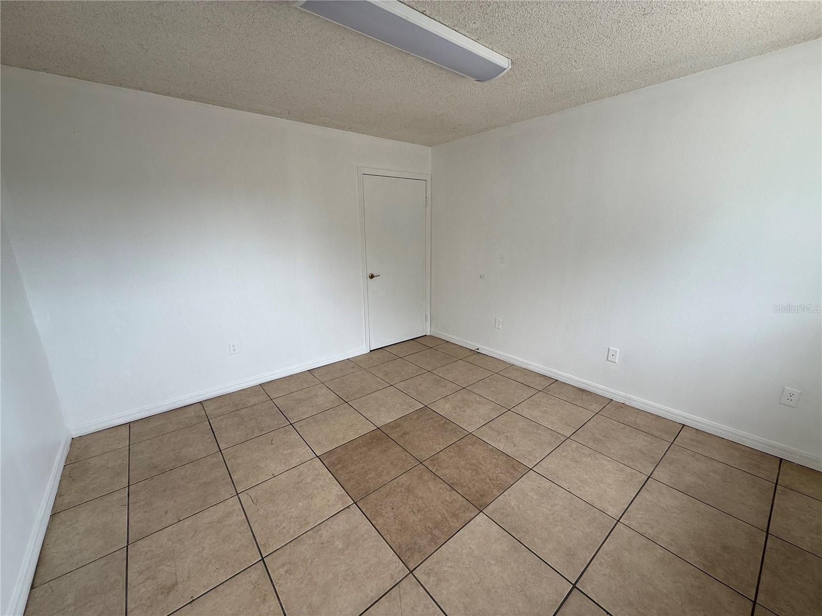 SILVER SPGS SHORES UN 25 - Commercial Lease