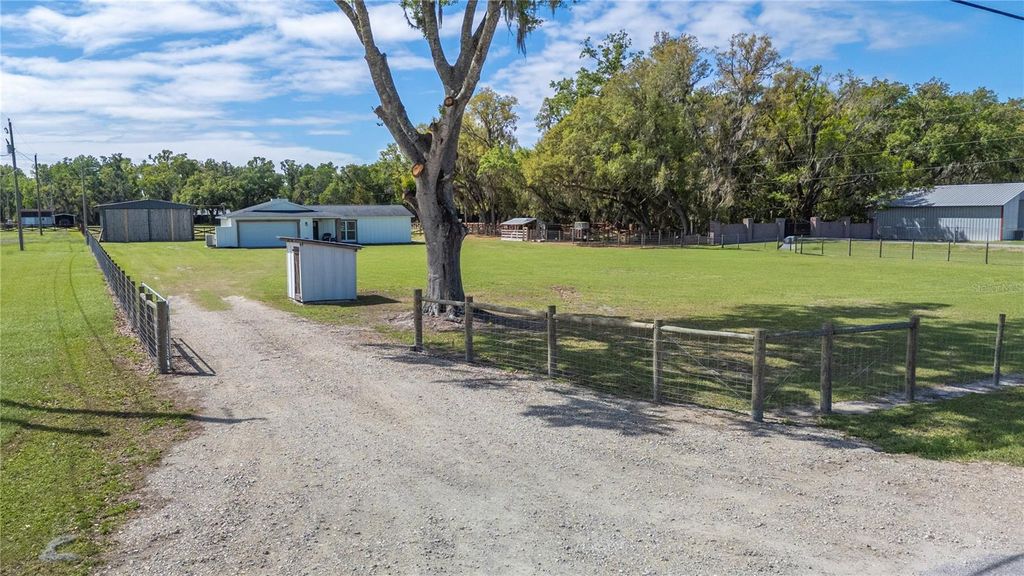 Photo of 4407 Bugg Road, Plant City, FL 33567 (MLS # L4960393)