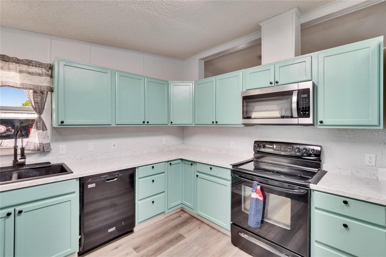 FOXWOOD LAKE ESTATES - Residential