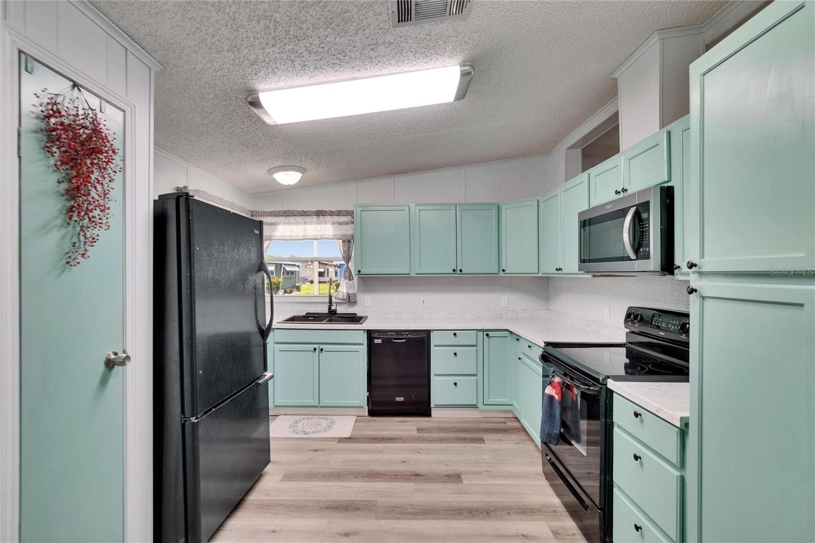 FOXWOOD LAKE ESTATES - Residential