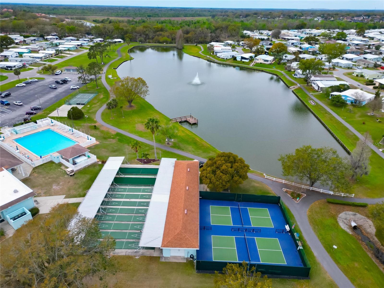 FOXWOOD LAKE ESTATES - Residential