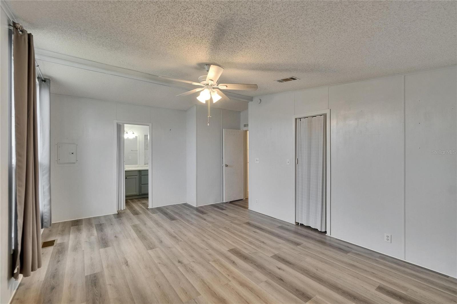 FOXWOOD LAKE ESTATES - Residential