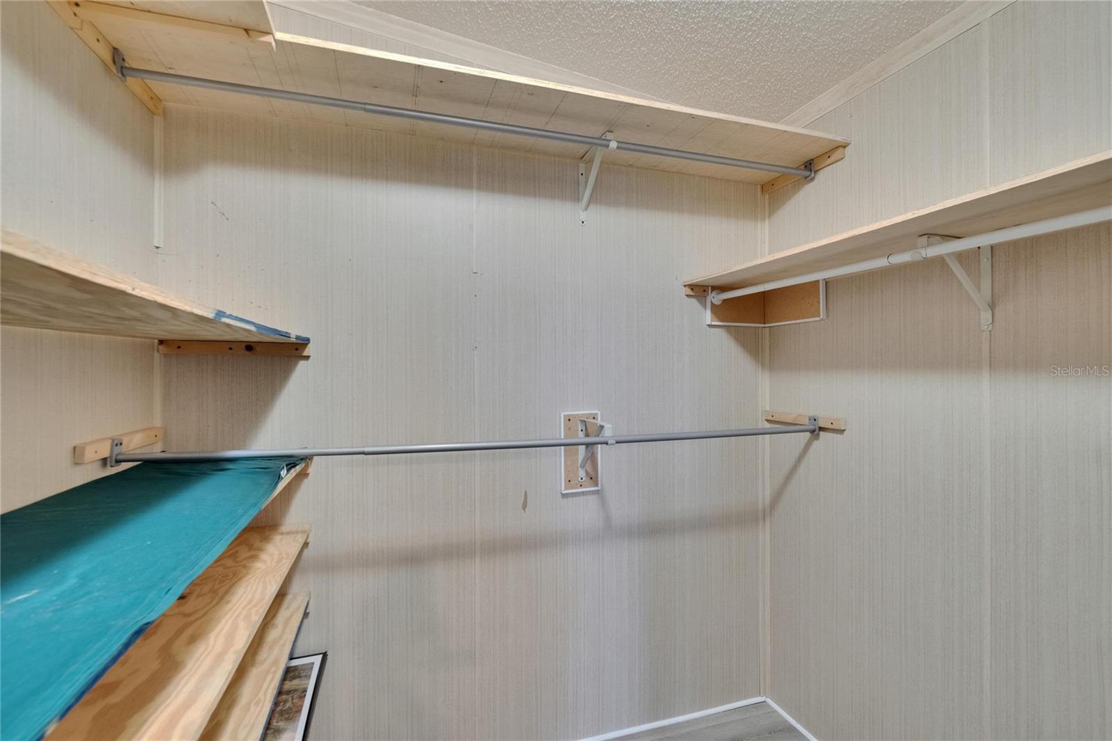 FOXWOOD LAKE ESTATES - Residential