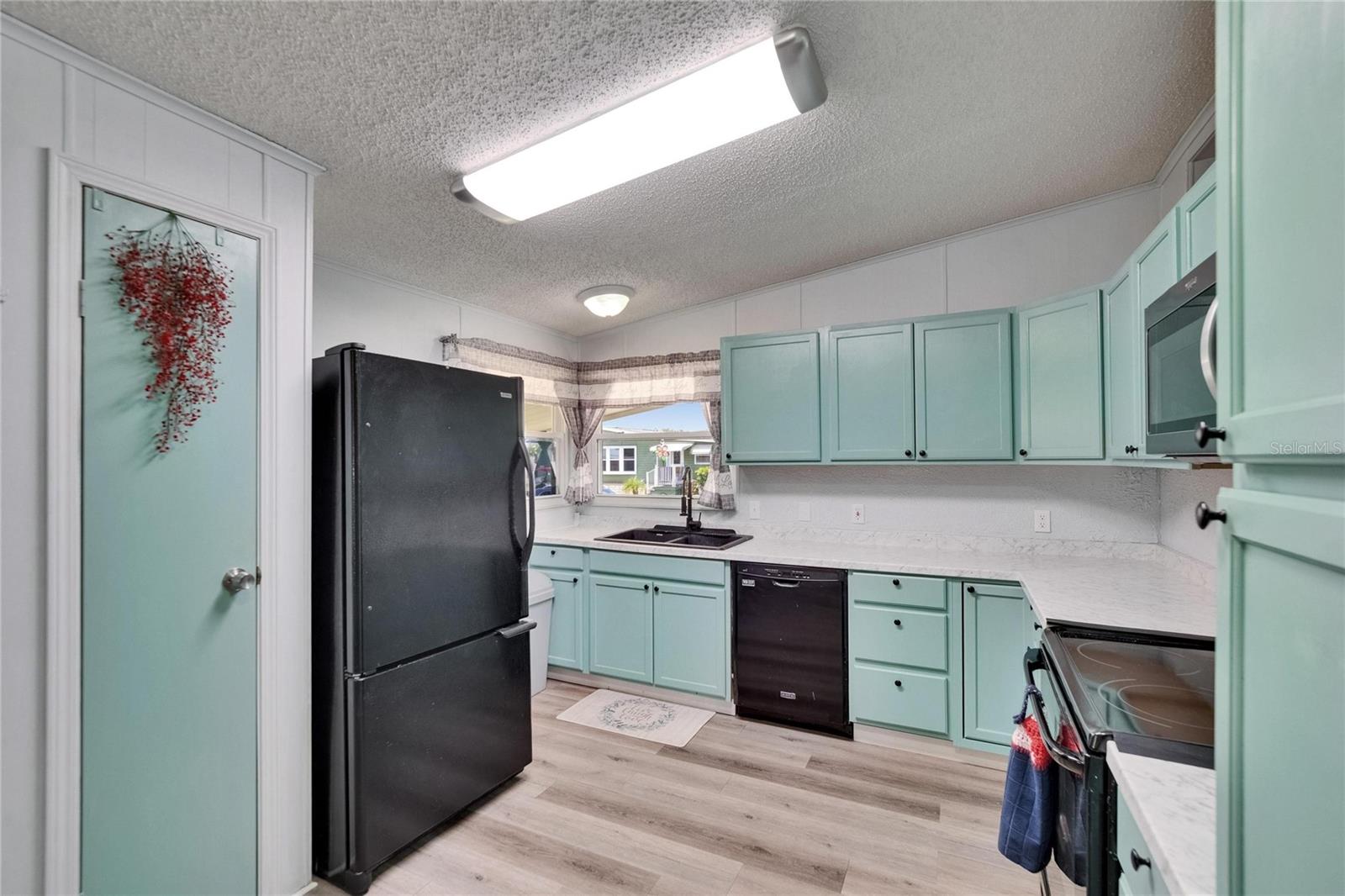 FOXWOOD LAKE ESTATES - Residential