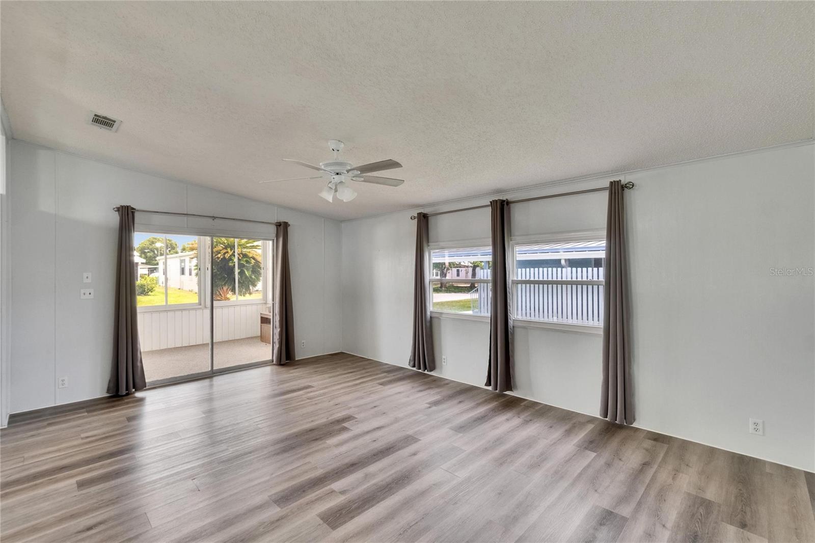 FOXWOOD LAKE ESTATES - Residential