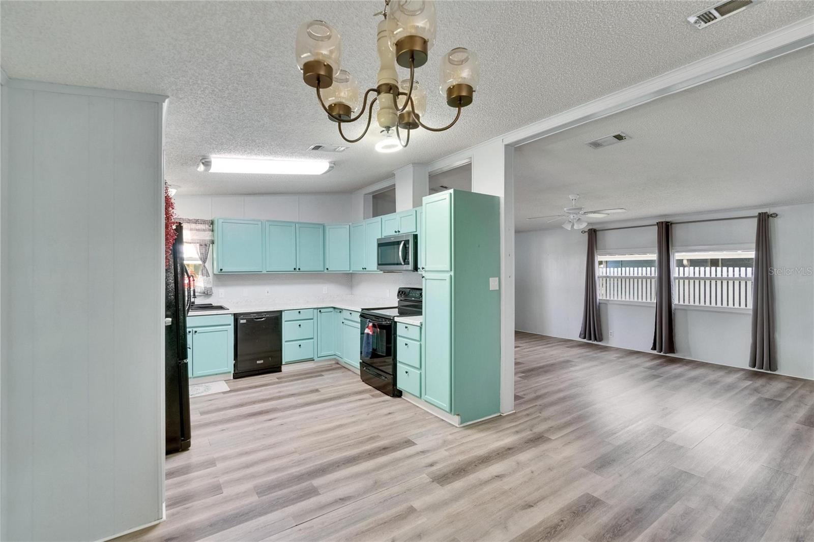 FOXWOOD LAKE ESTATES - Residential