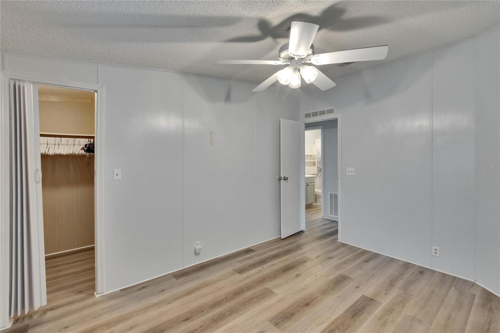 FOXWOOD LAKE ESTATES - Residential