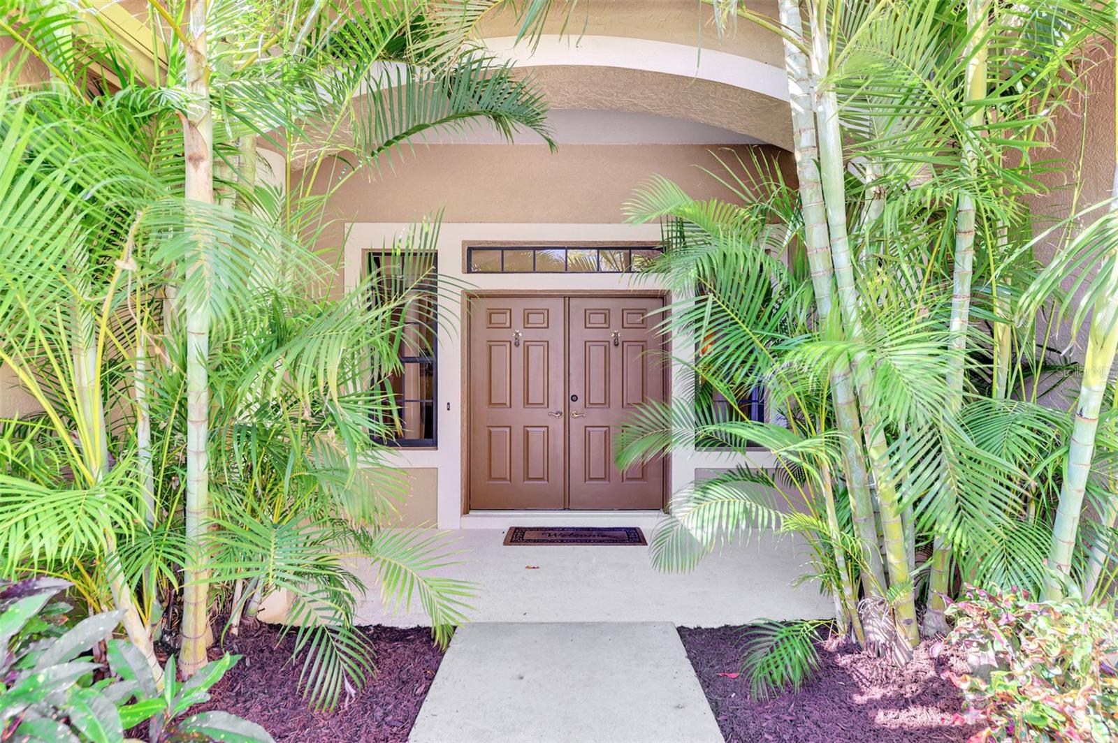 524 OAK BAY DRIVE
