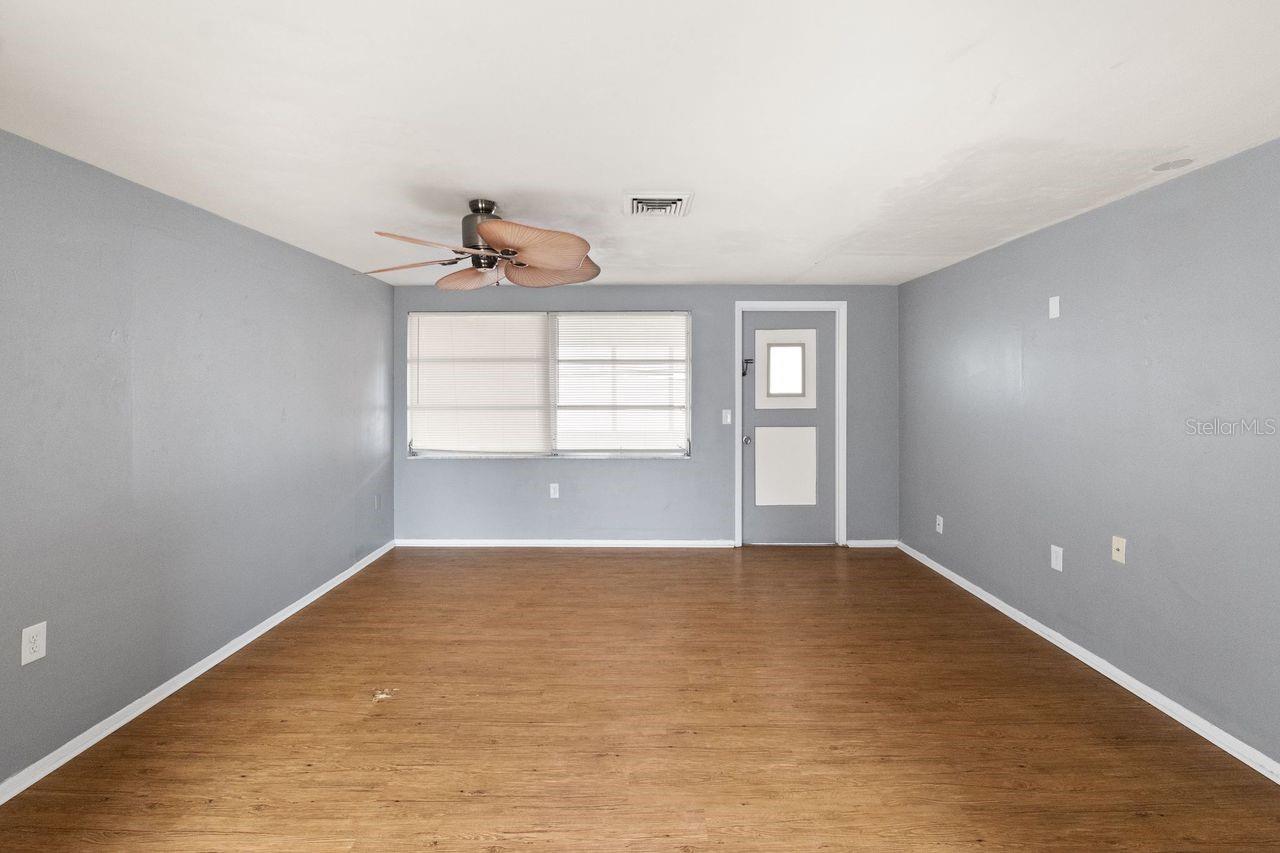 COLONIAL HILLS - Residential