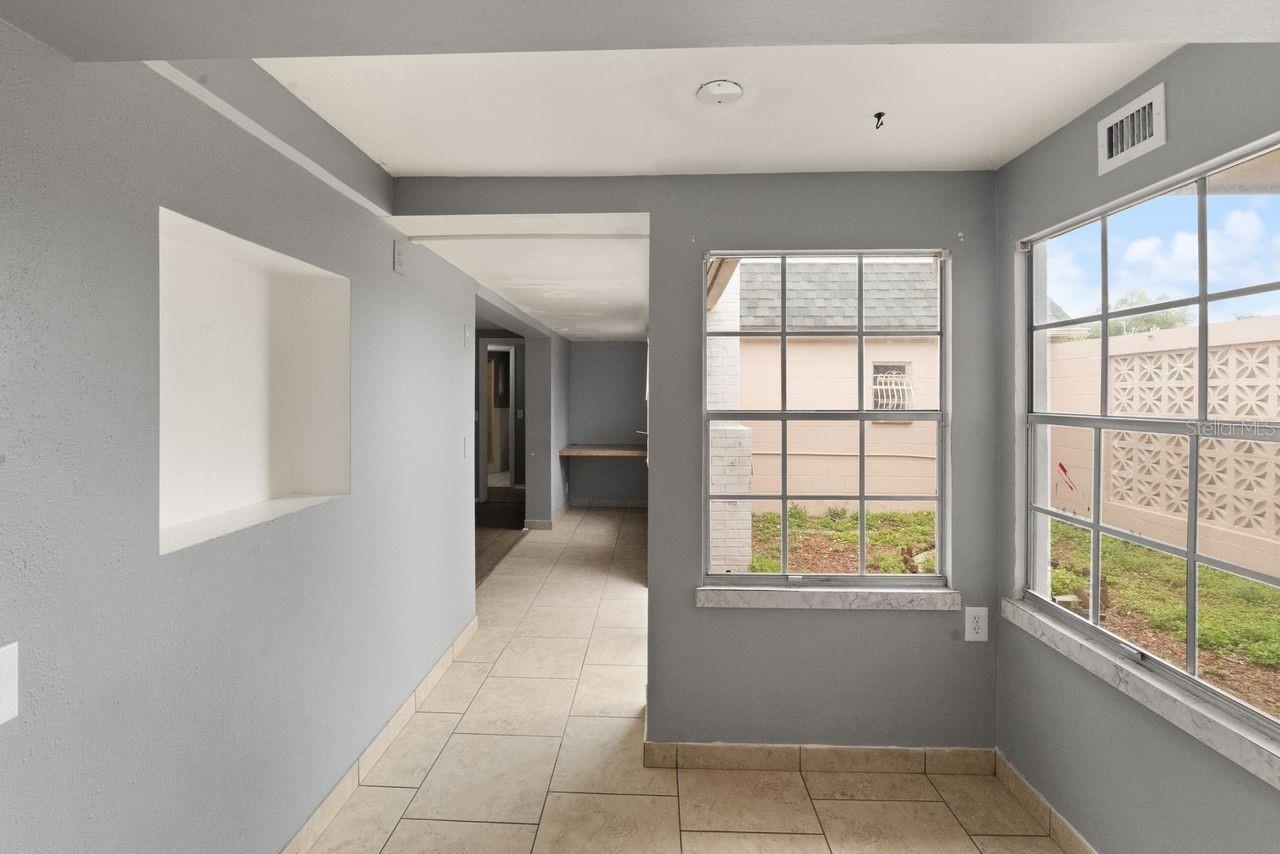 COLONIAL HILLS - Residential