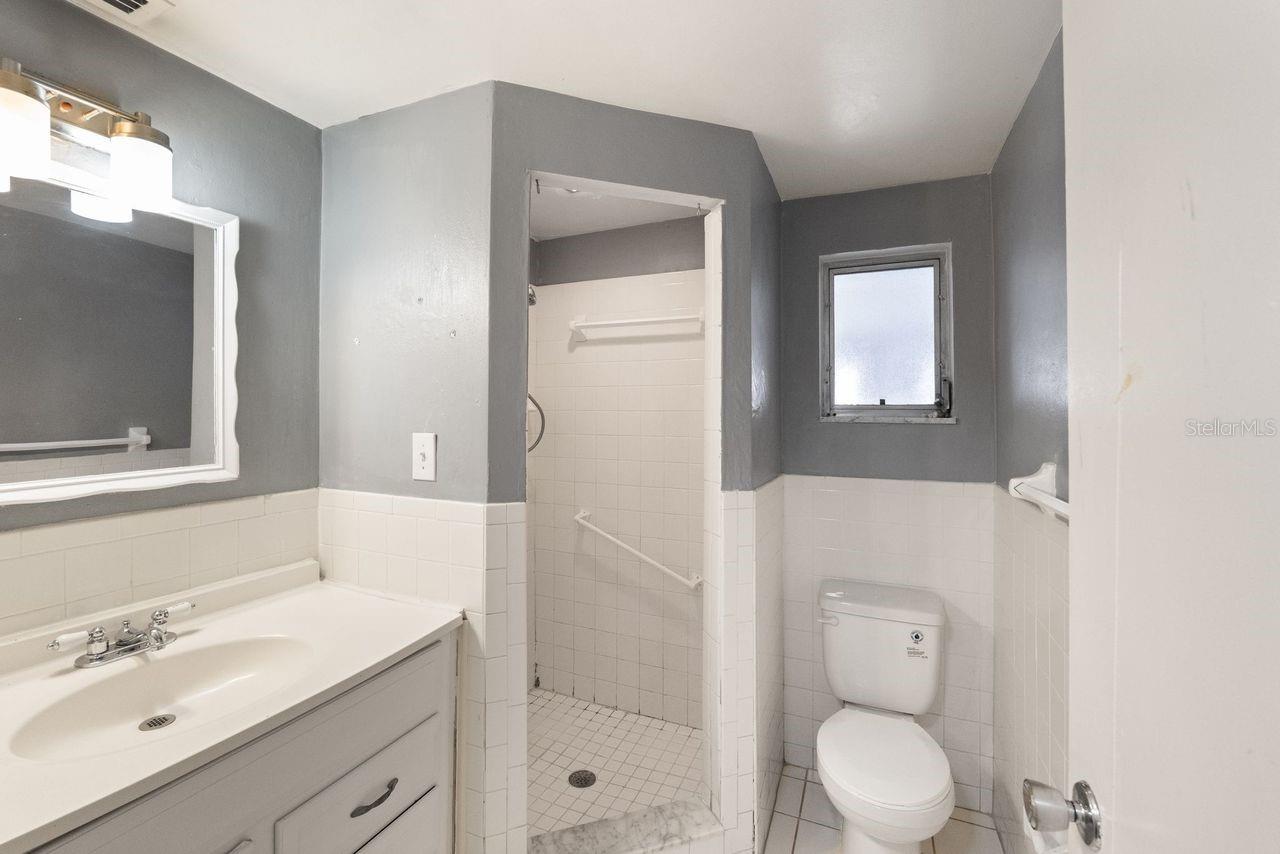 COLONIAL HILLS - Residential