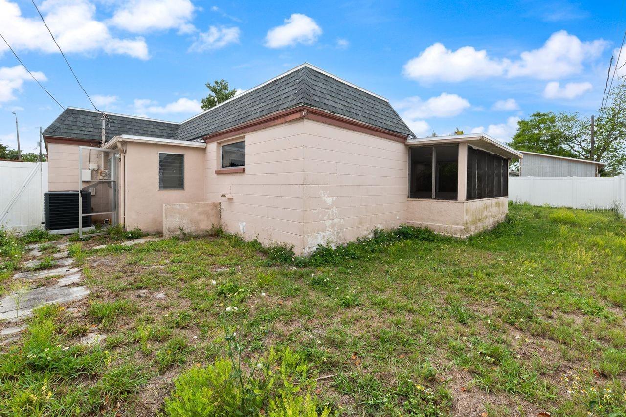 COLONIAL HILLS - Residential