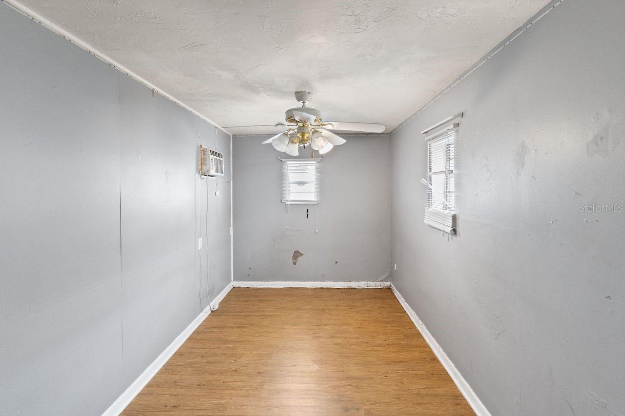 COLONIAL HILLS - Residential