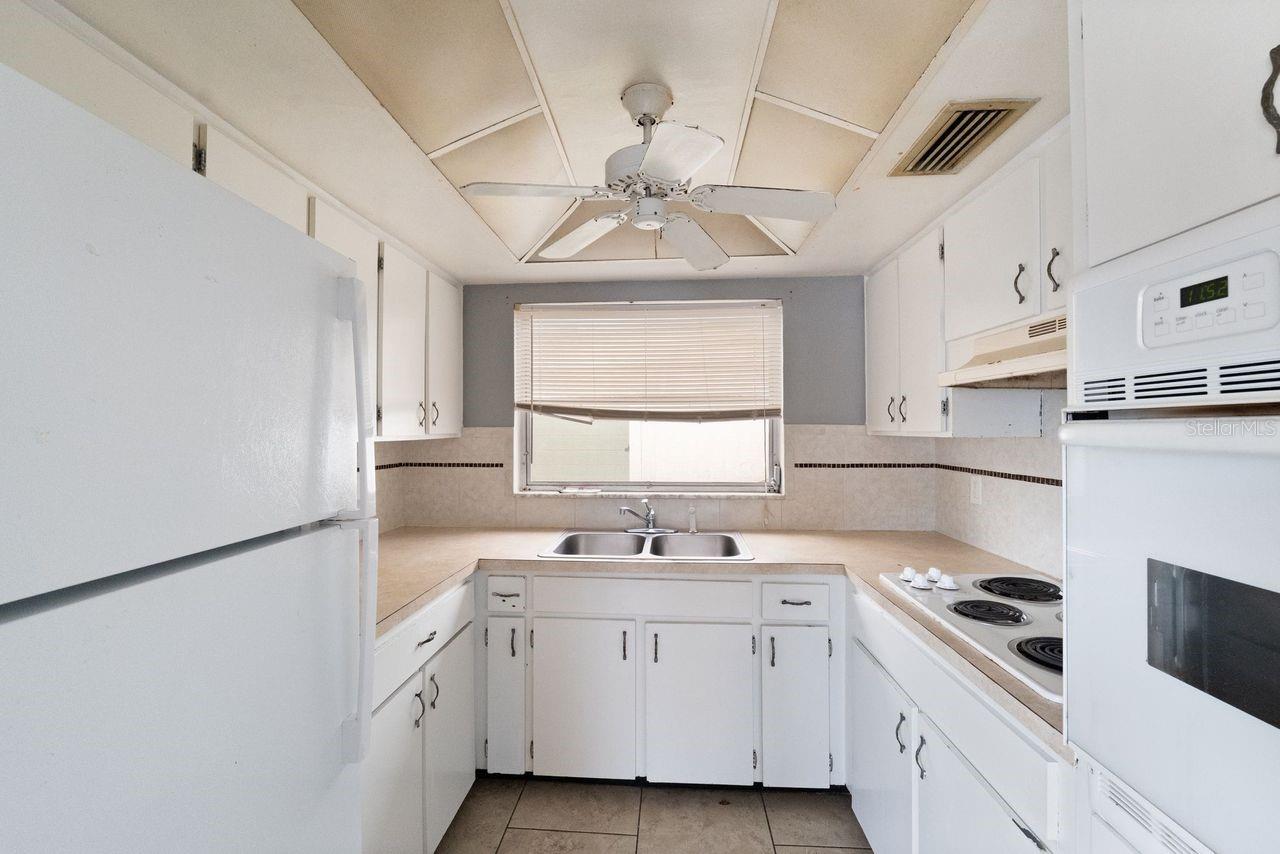 COLONIAL HILLS - Residential