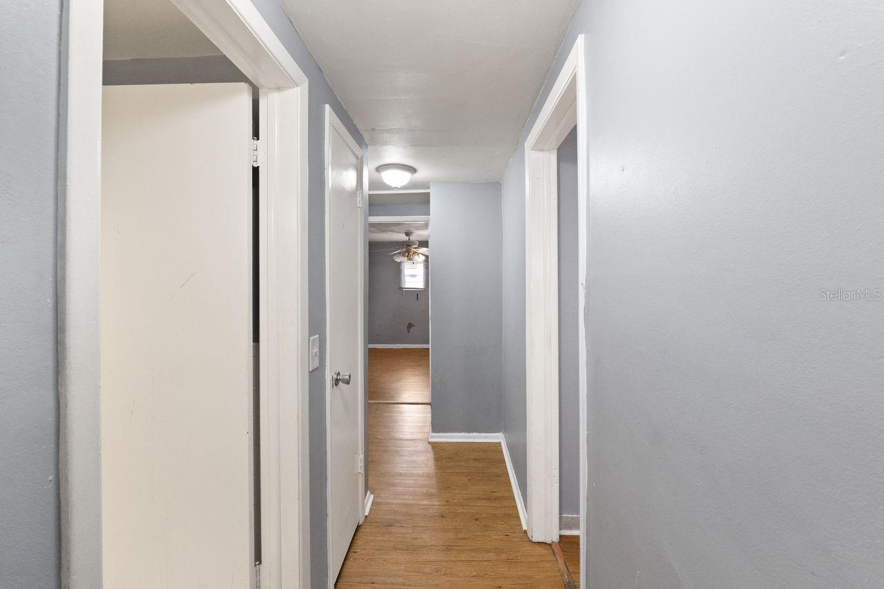 COLONIAL HILLS - Residential