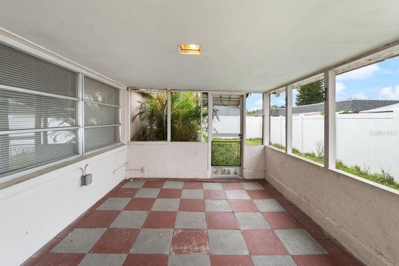 COLONIAL HILLS - Residential