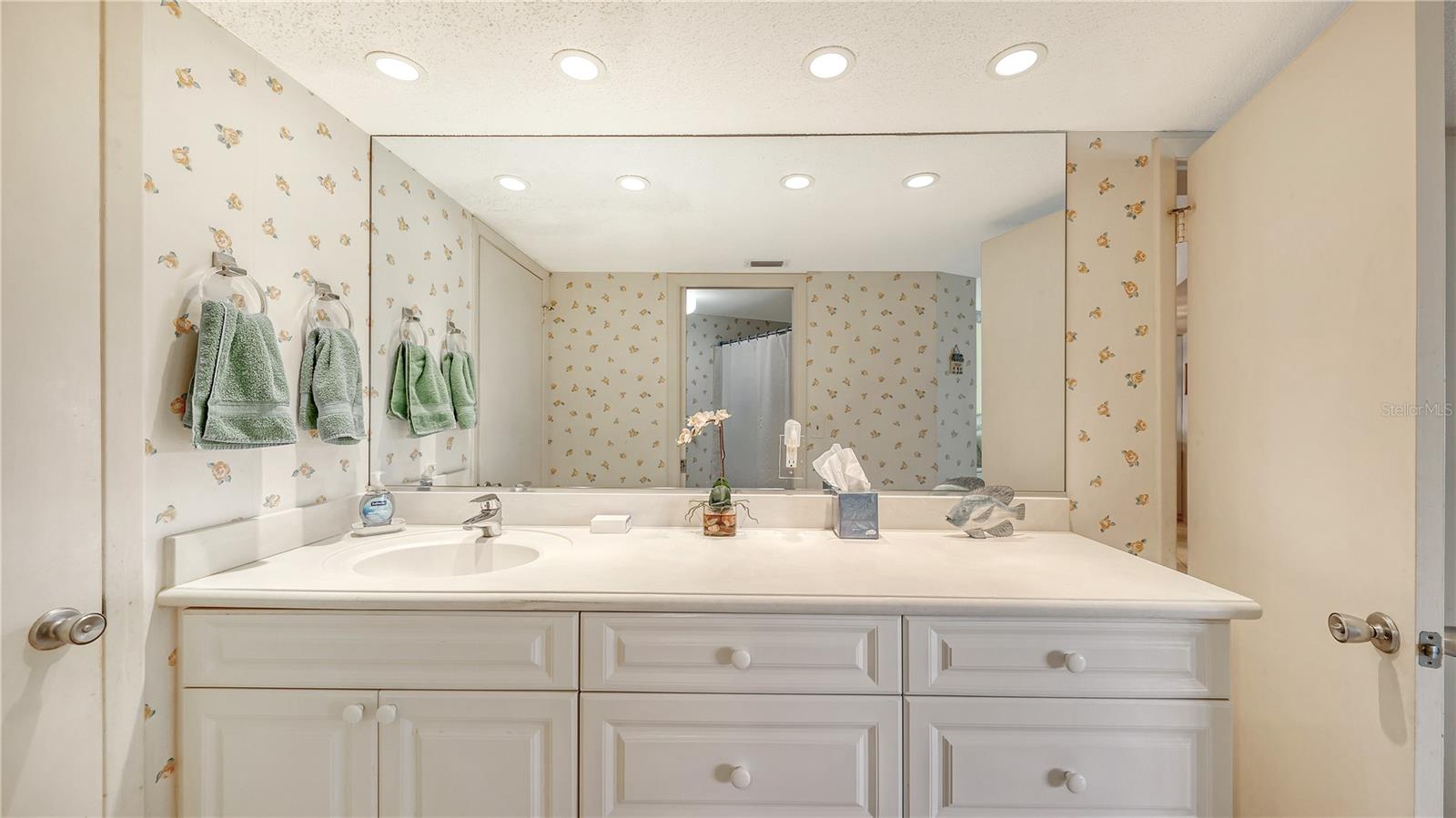 WESTCHESTER APTS - Residential