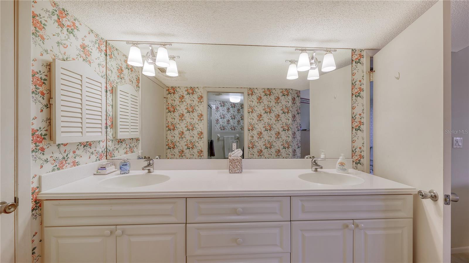 WESTCHESTER APTS - Residential