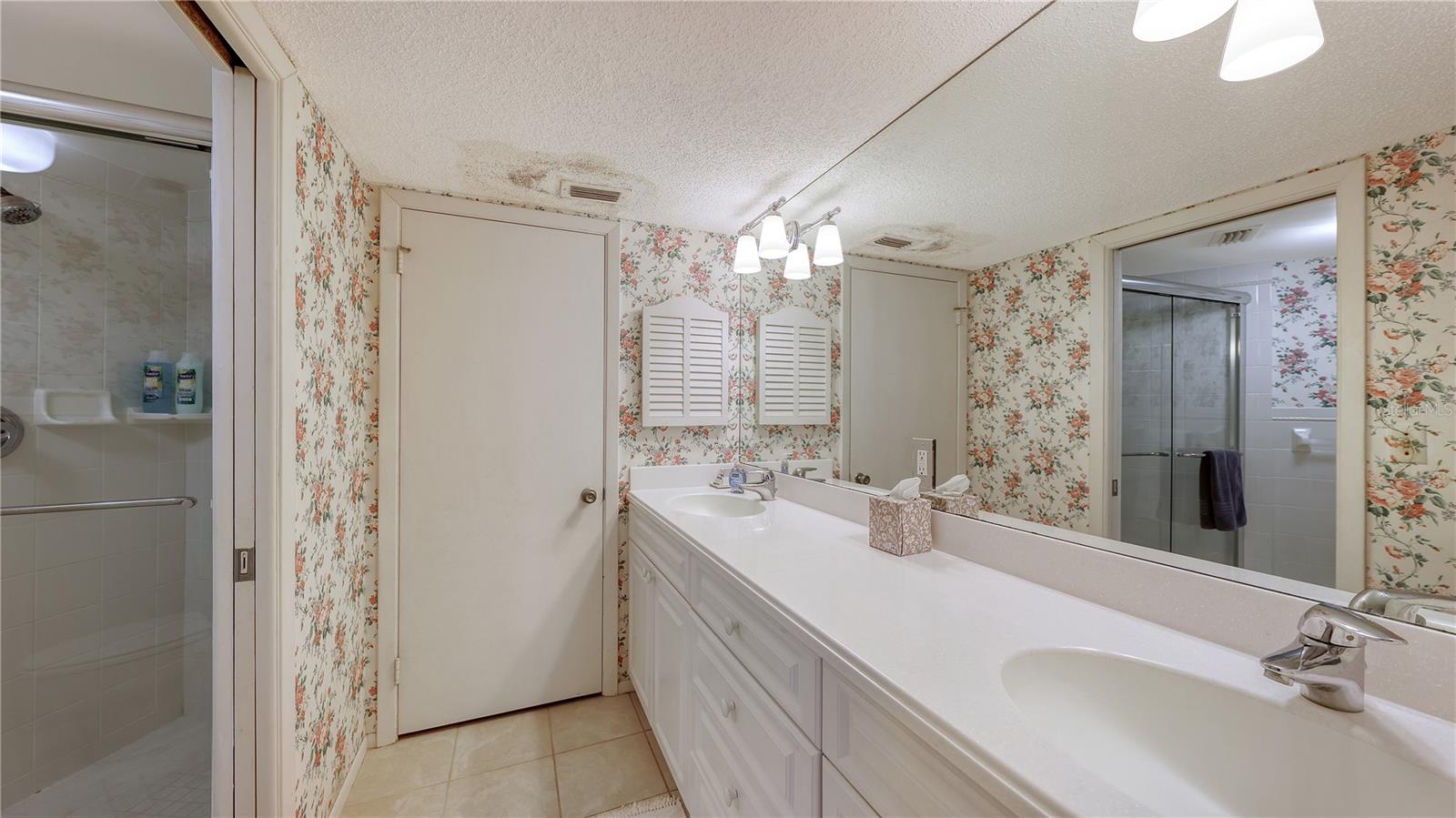 WESTCHESTER APTS - Residential