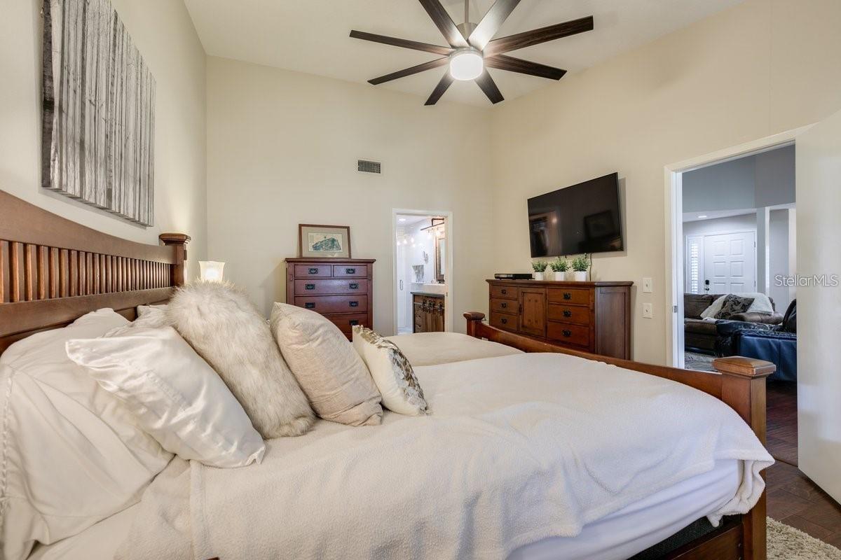 LANDMARK OAKS CONDO - Residential Lease