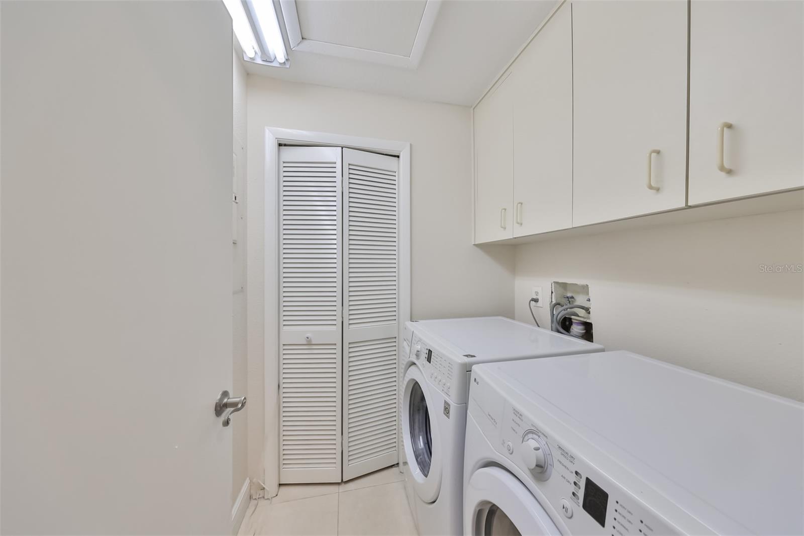 LANDMARK OAKS CONDO - Residential Lease