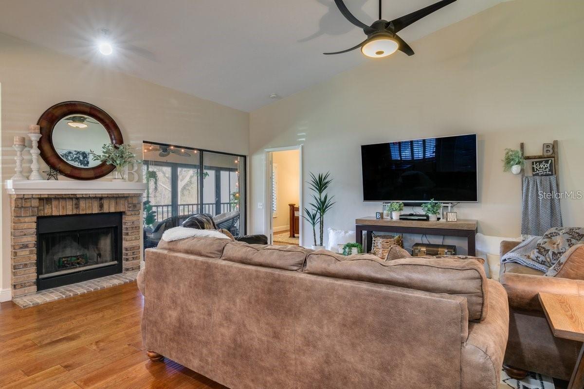 LANDMARK OAKS CONDO - Residential Lease