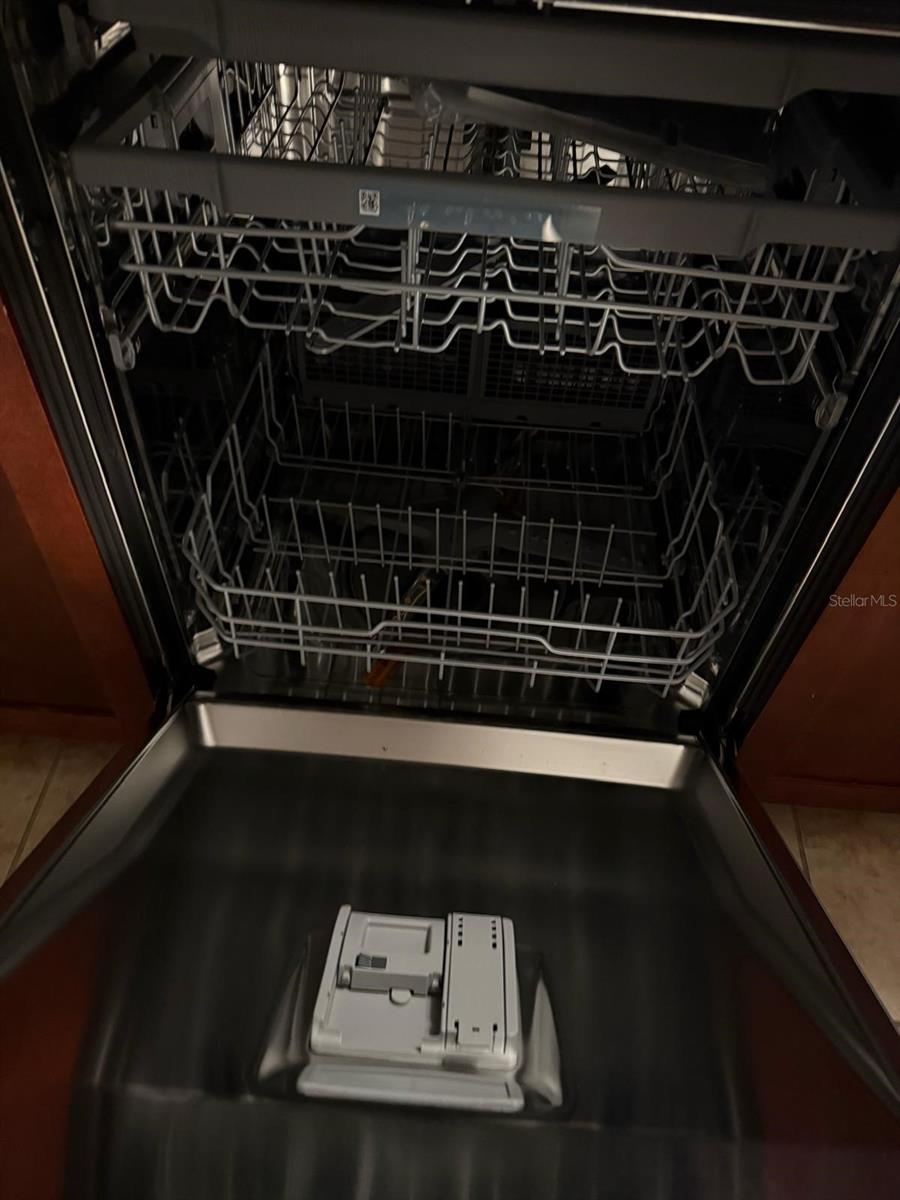 RESIDENCES AT VILLA MEDICI CONDOMINIUM 8499/4131 & - Residential Lease