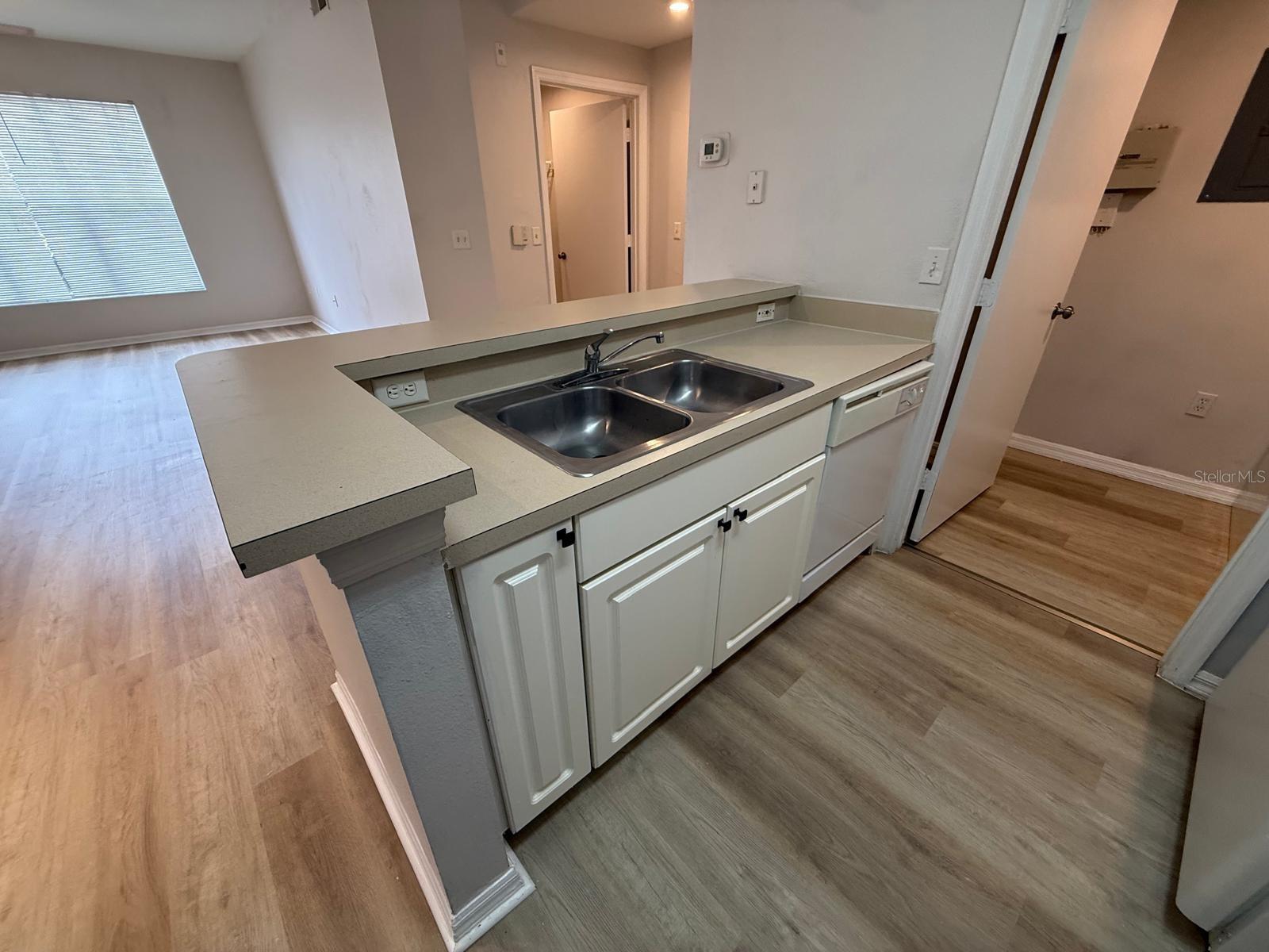 PALMS CLUB CONDO - Residential Lease