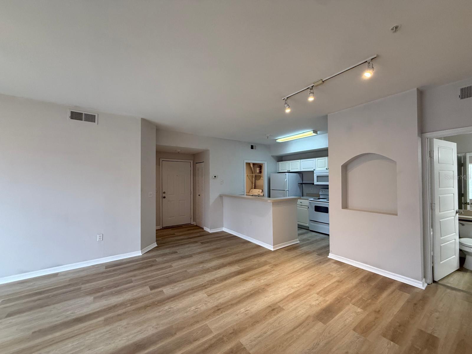 PALMS CLUB CONDO - Residential Lease