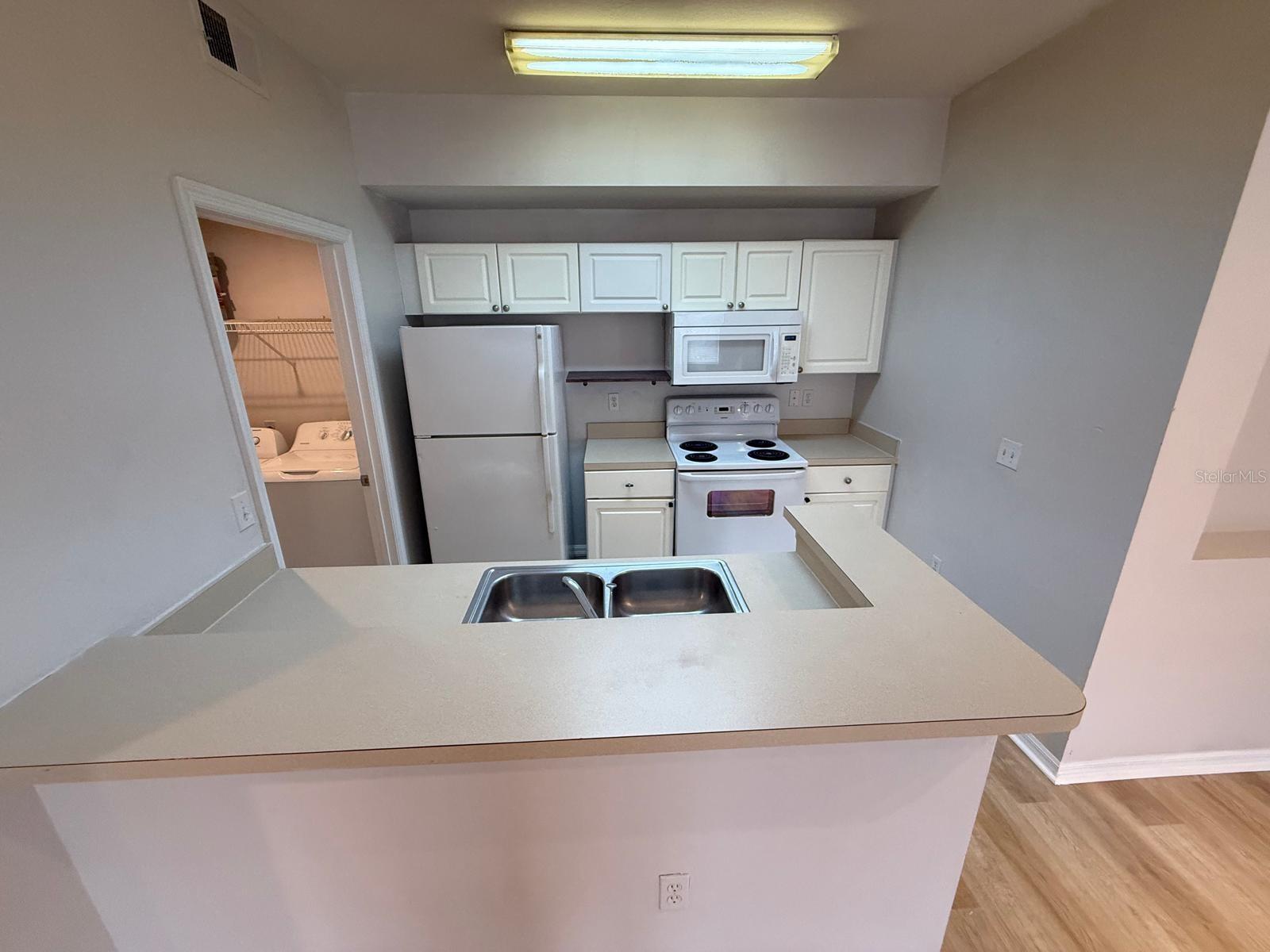 PALMS CLUB CONDO - Residential Lease