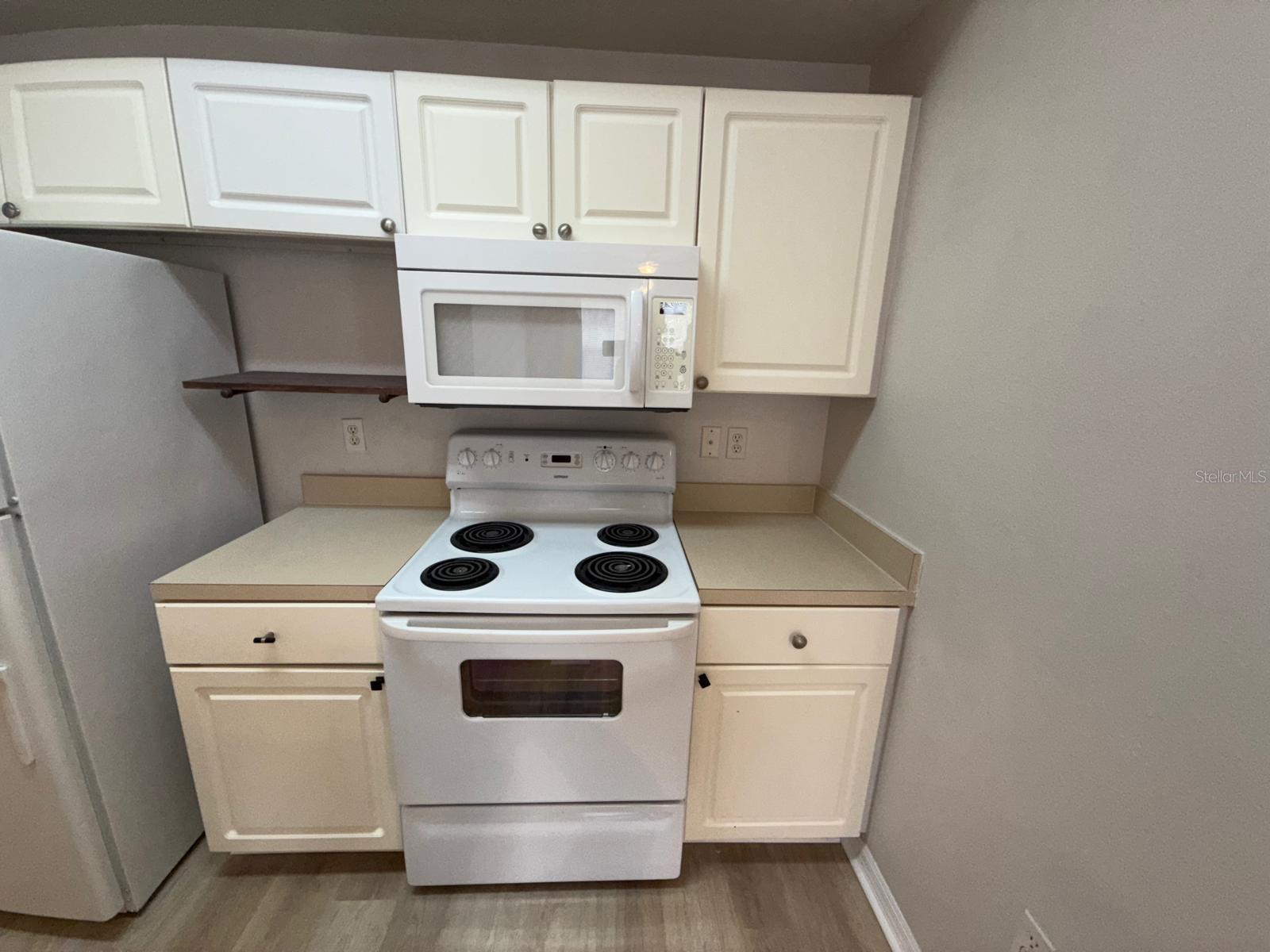 PALMS CLUB CONDO - Residential Lease