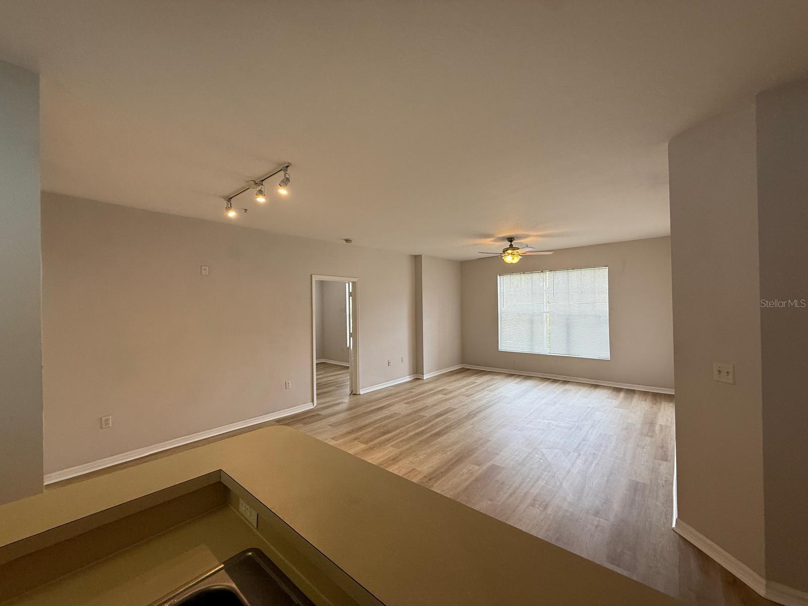 PALMS CLUB CONDO - Residential Lease