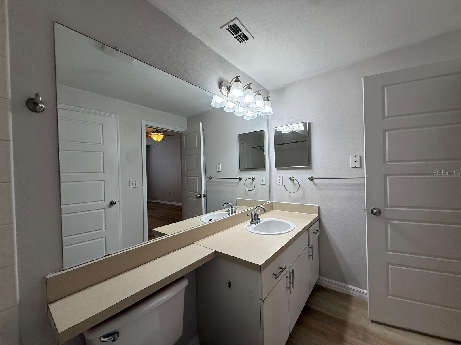 PALMS CLUB CONDO - Residential Lease