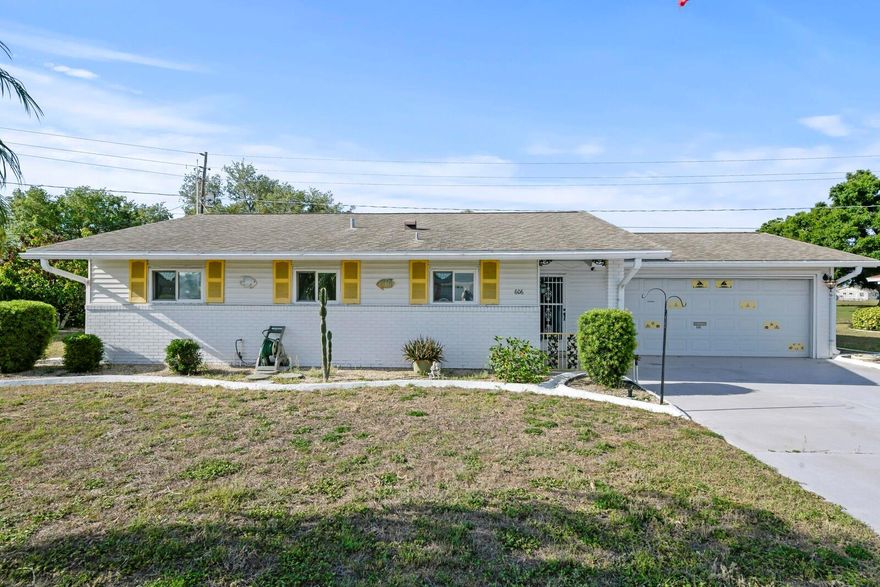 Welcome to this charming home in Sun City Center, FL! This beautifully maintained property boasts a spacious living area, and a tranquil backyard appropriate for relaxation. Enjoy the convenience of nearby amenities, including shopping, dining, and recreational facilities. With its inviting atmosphere and desirable location, this home is a must-see for anyone looking to enjoy the best of comfortable living.