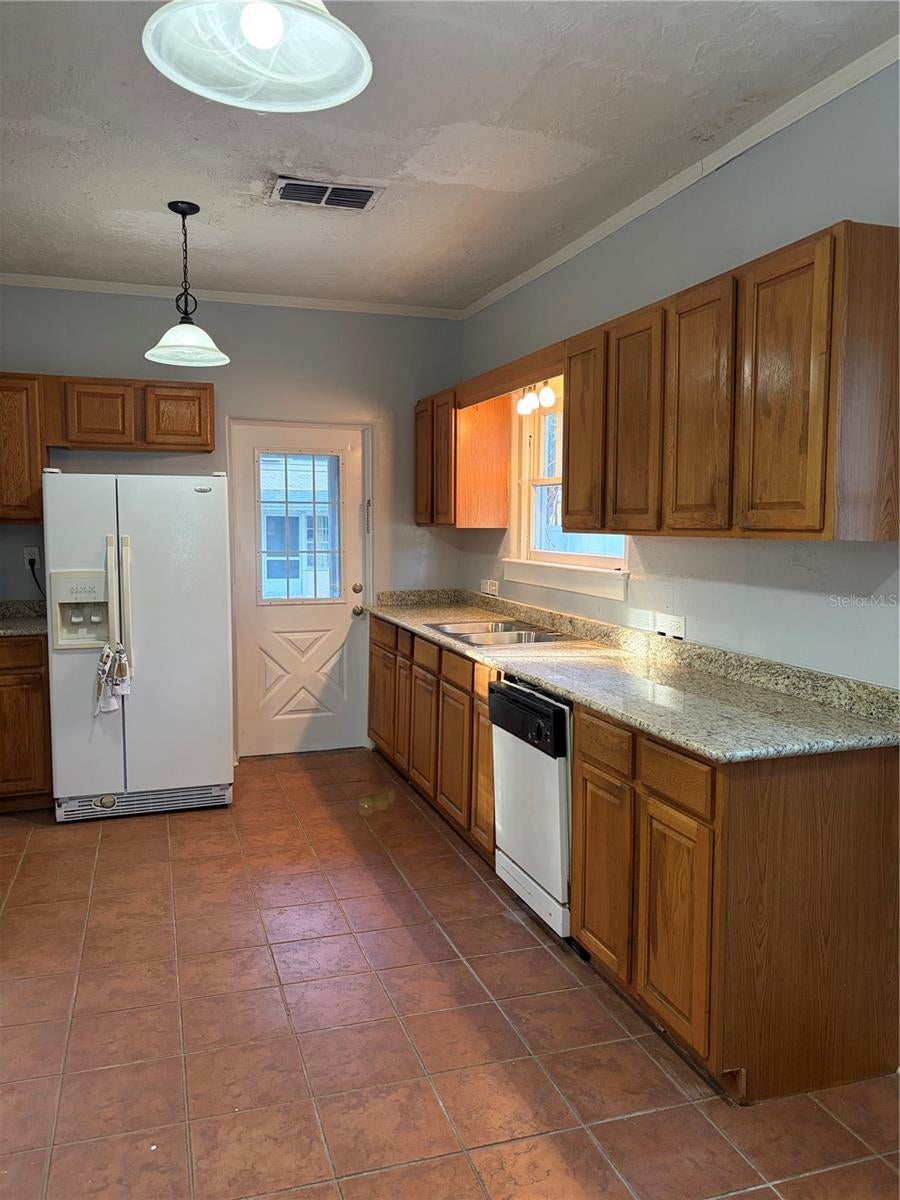 19 W PENDLETON AVENUE