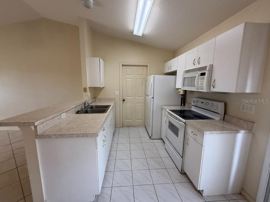 APOLLO PARK - Residential Lease