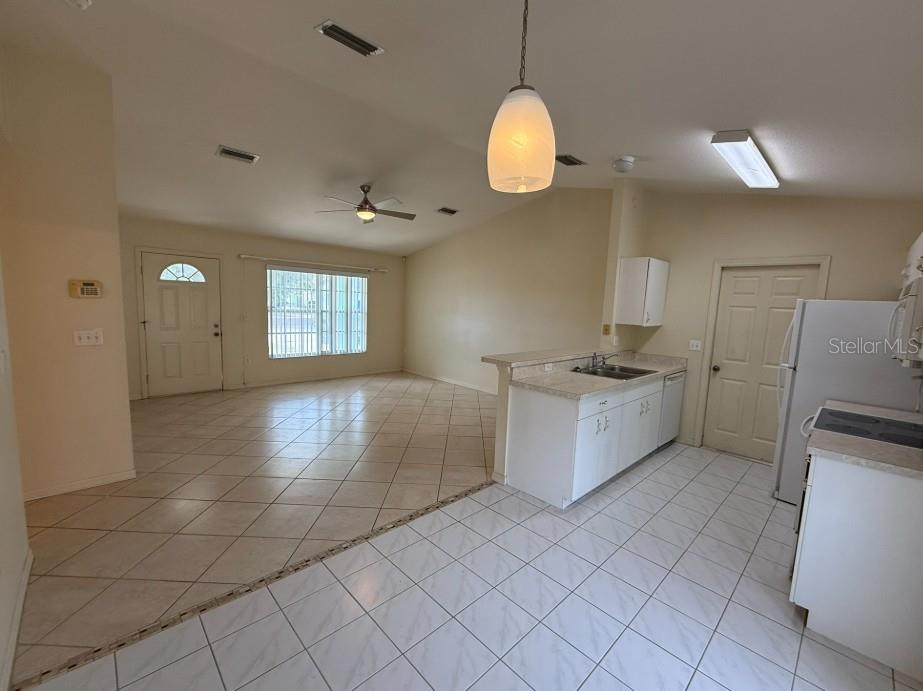 APOLLO PARK - Residential Lease