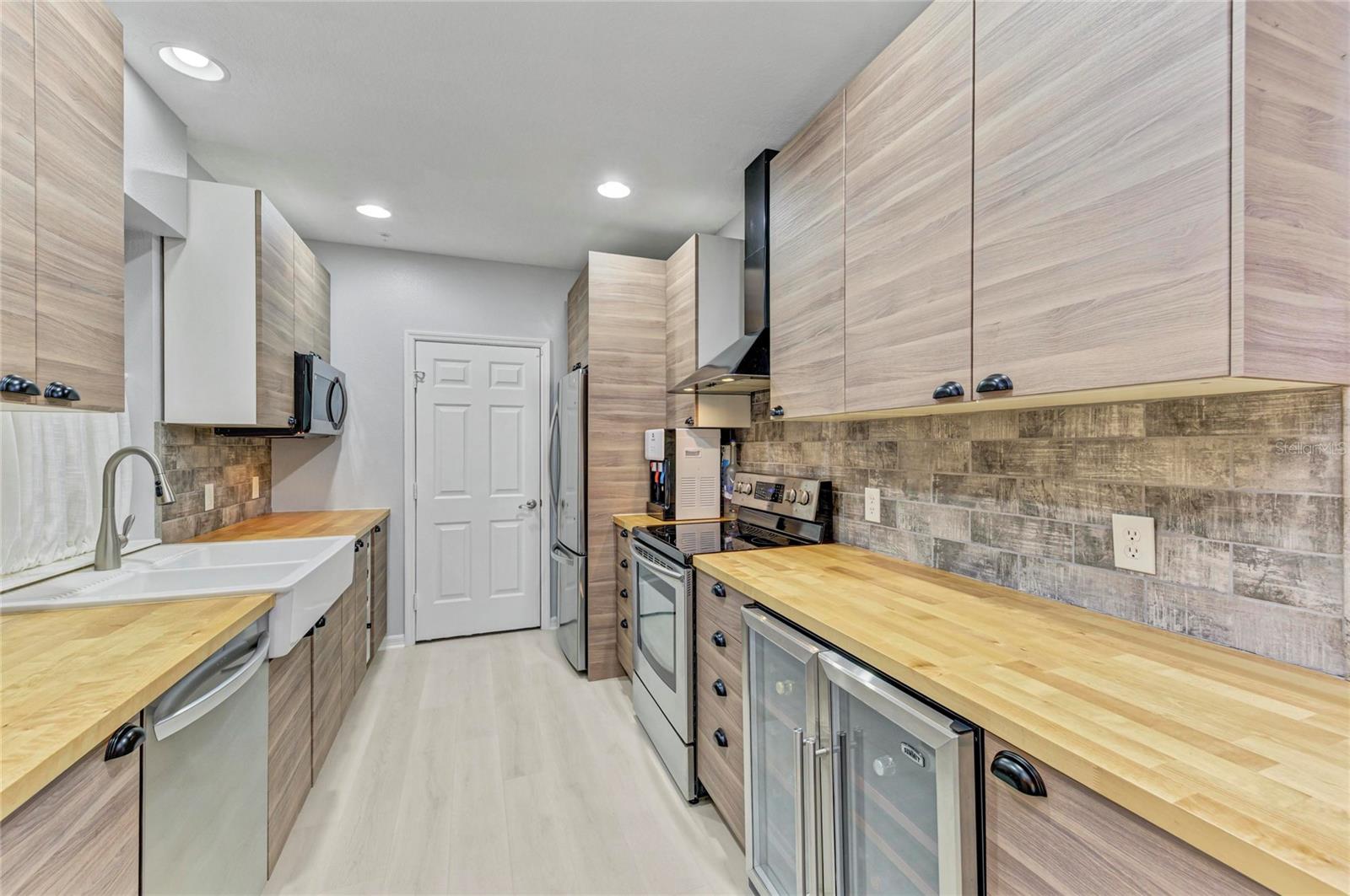 PALMA SOLA TRACE CONDO OR2185/736 - Residential