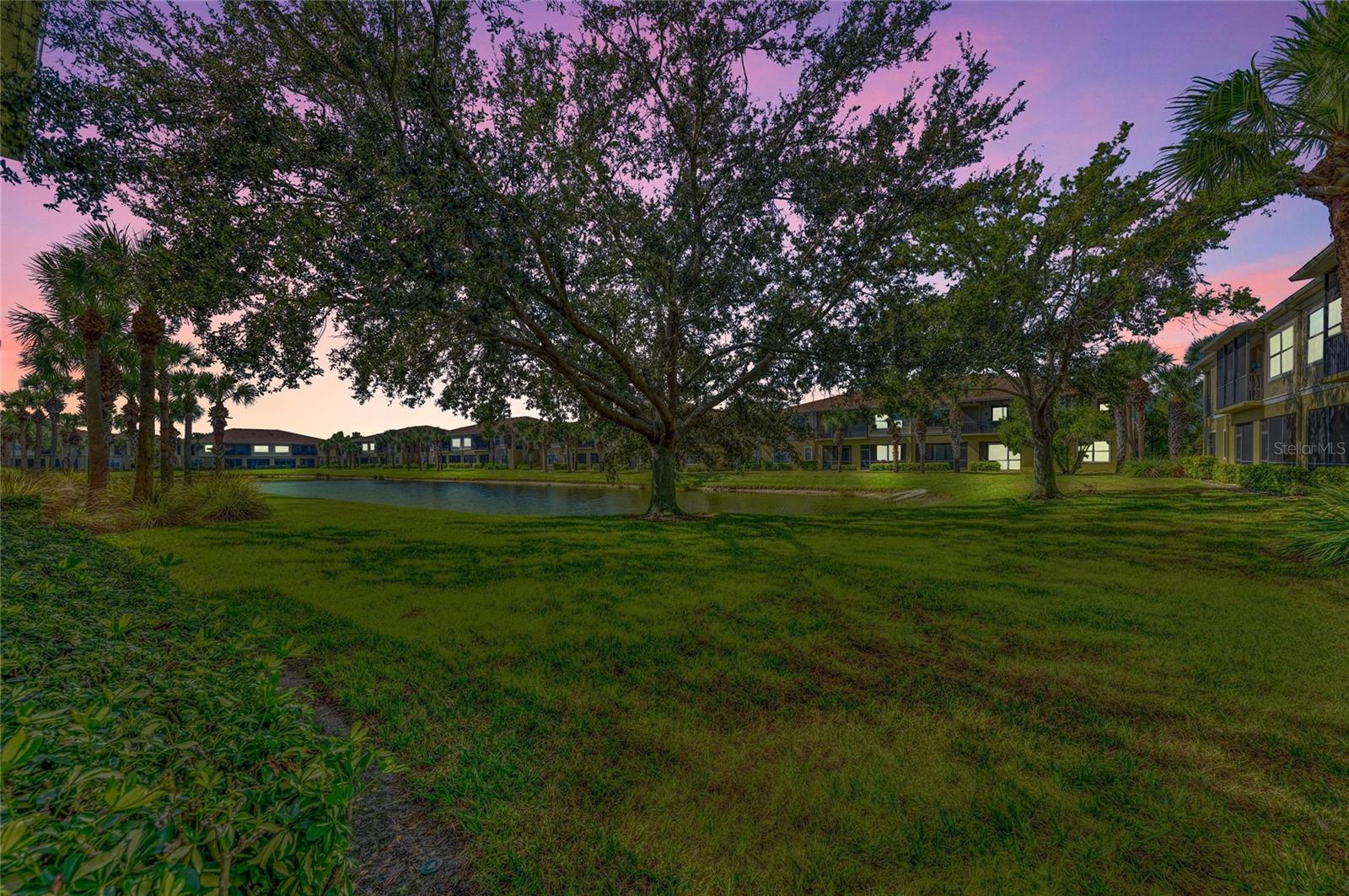 PALMA SOLA TRACE CONDO OR2185/736 - Residential