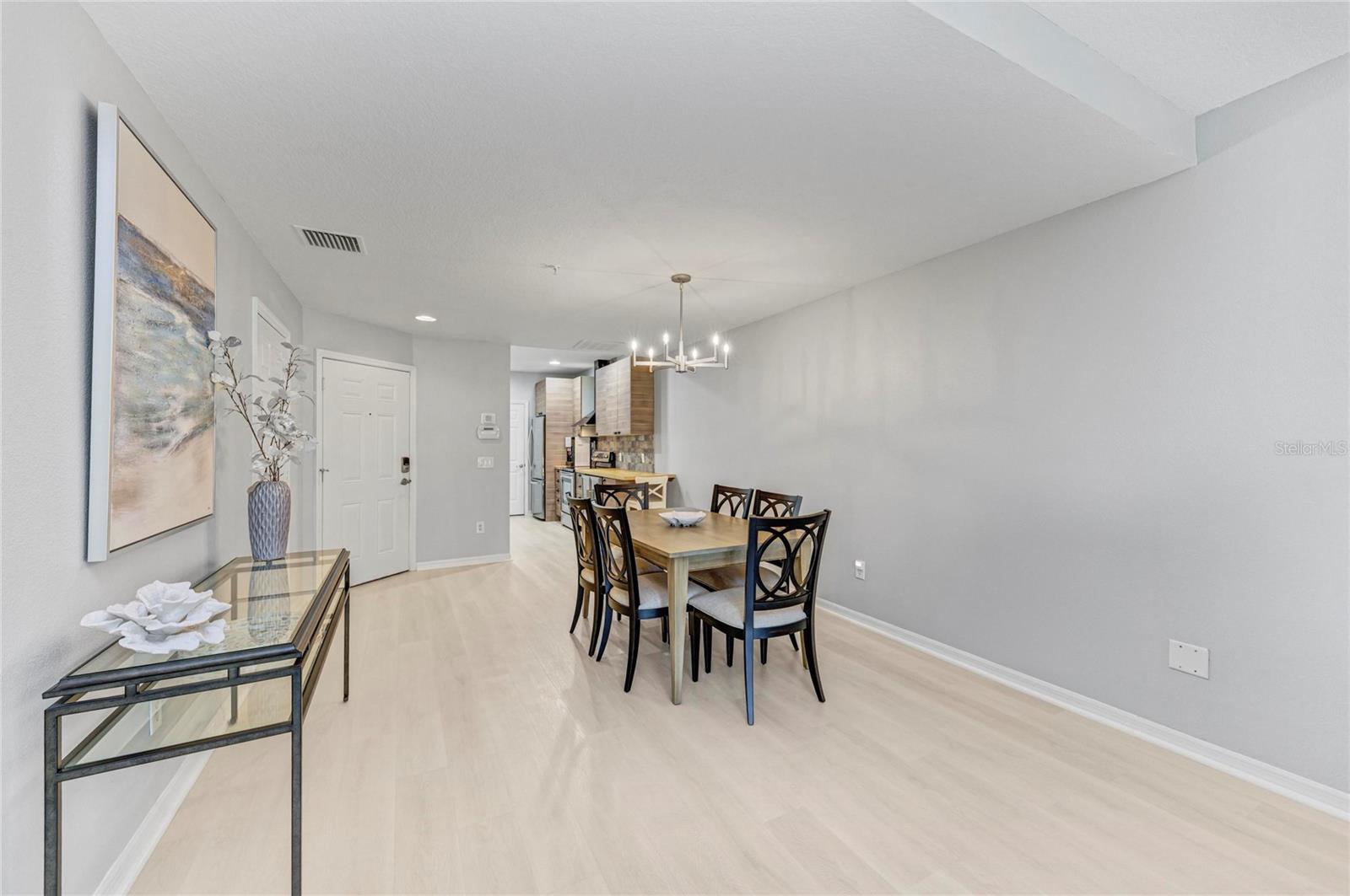 4024 OVERTURE CIRCLE 486