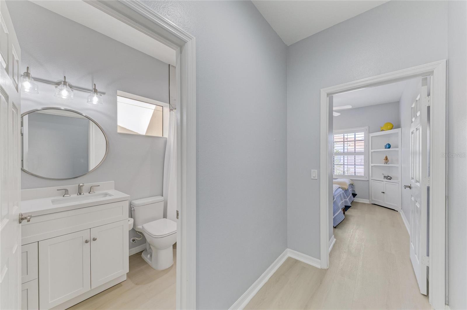 PALMA SOLA TRACE CONDO OR2185/736 - Residential