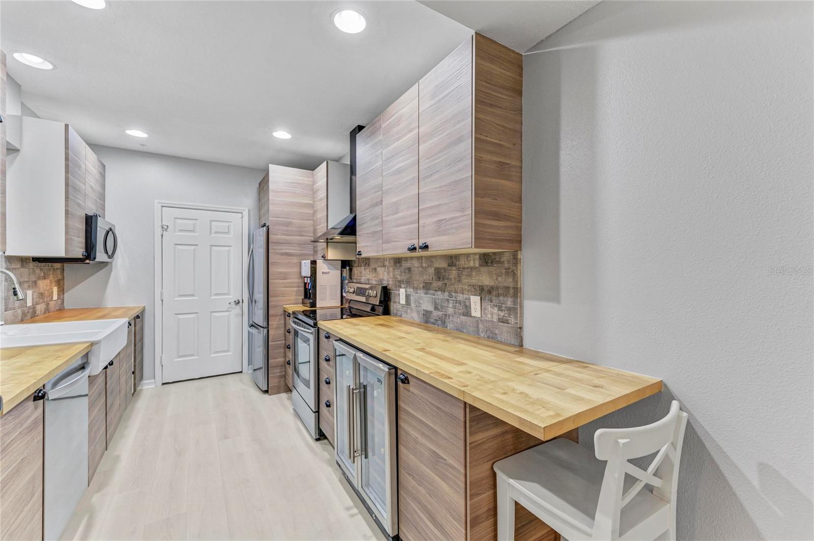 PALMA SOLA TRACE CONDO OR2185/736 - Residential