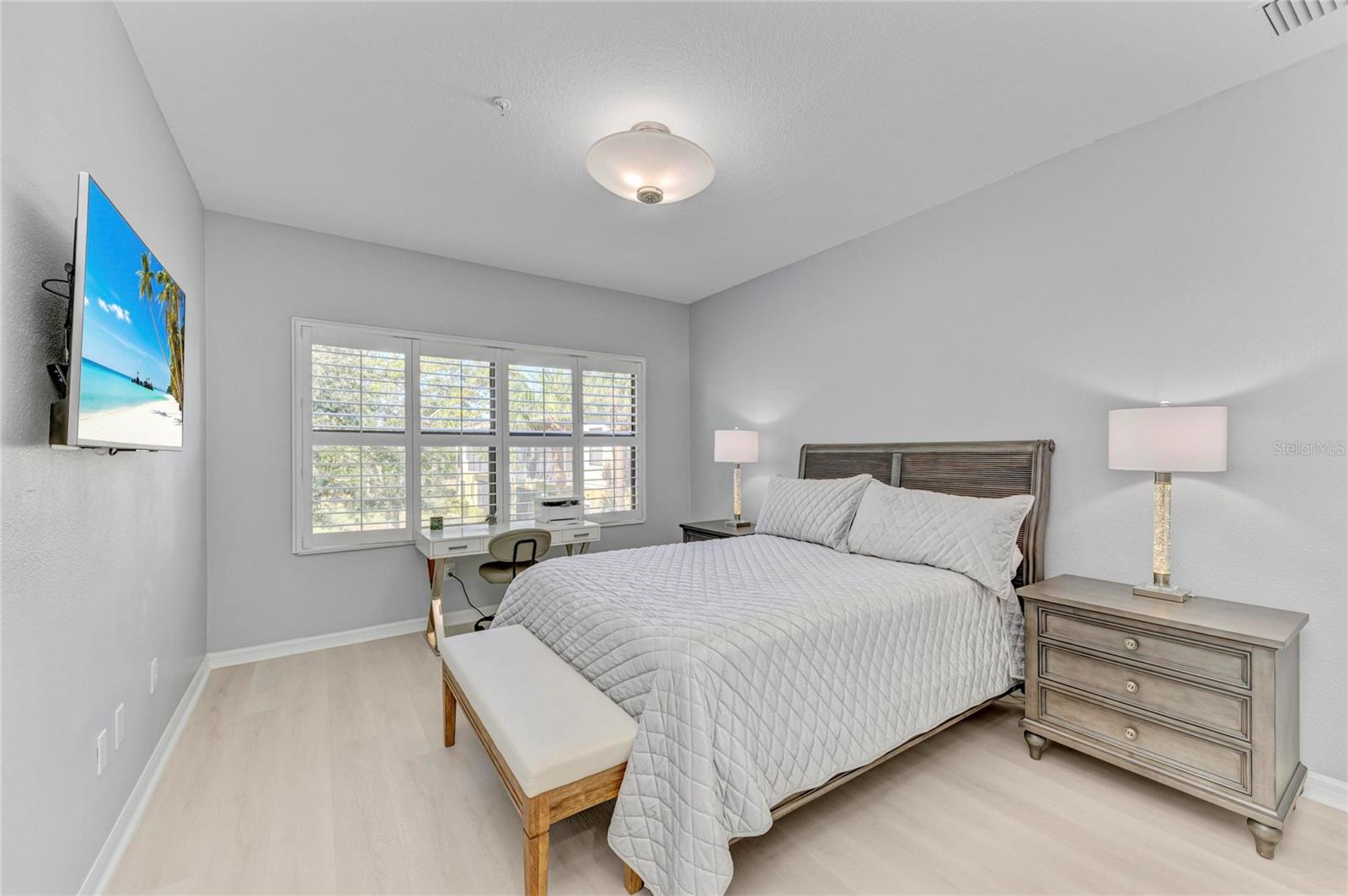 PALMA SOLA TRACE CONDO OR2185/736 - Residential